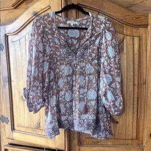 Marea brown and white top